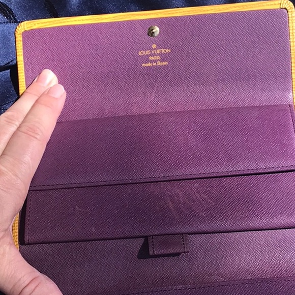 Louis Vuitton EPI Leather Wallet Firm already discounted - Picture 5 of 16